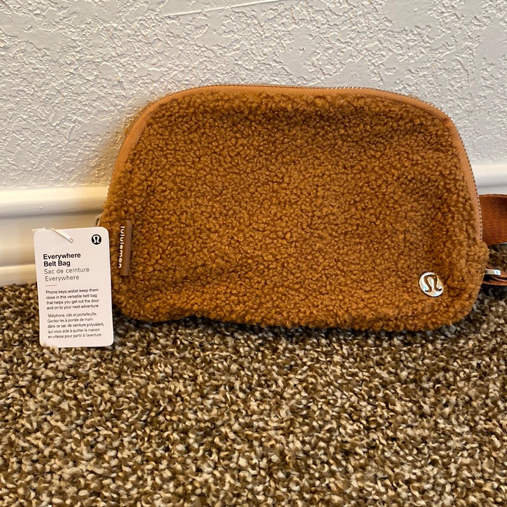 NWT Lululemon Everywhere Belt Bag. FIRM Price. NO Discounts